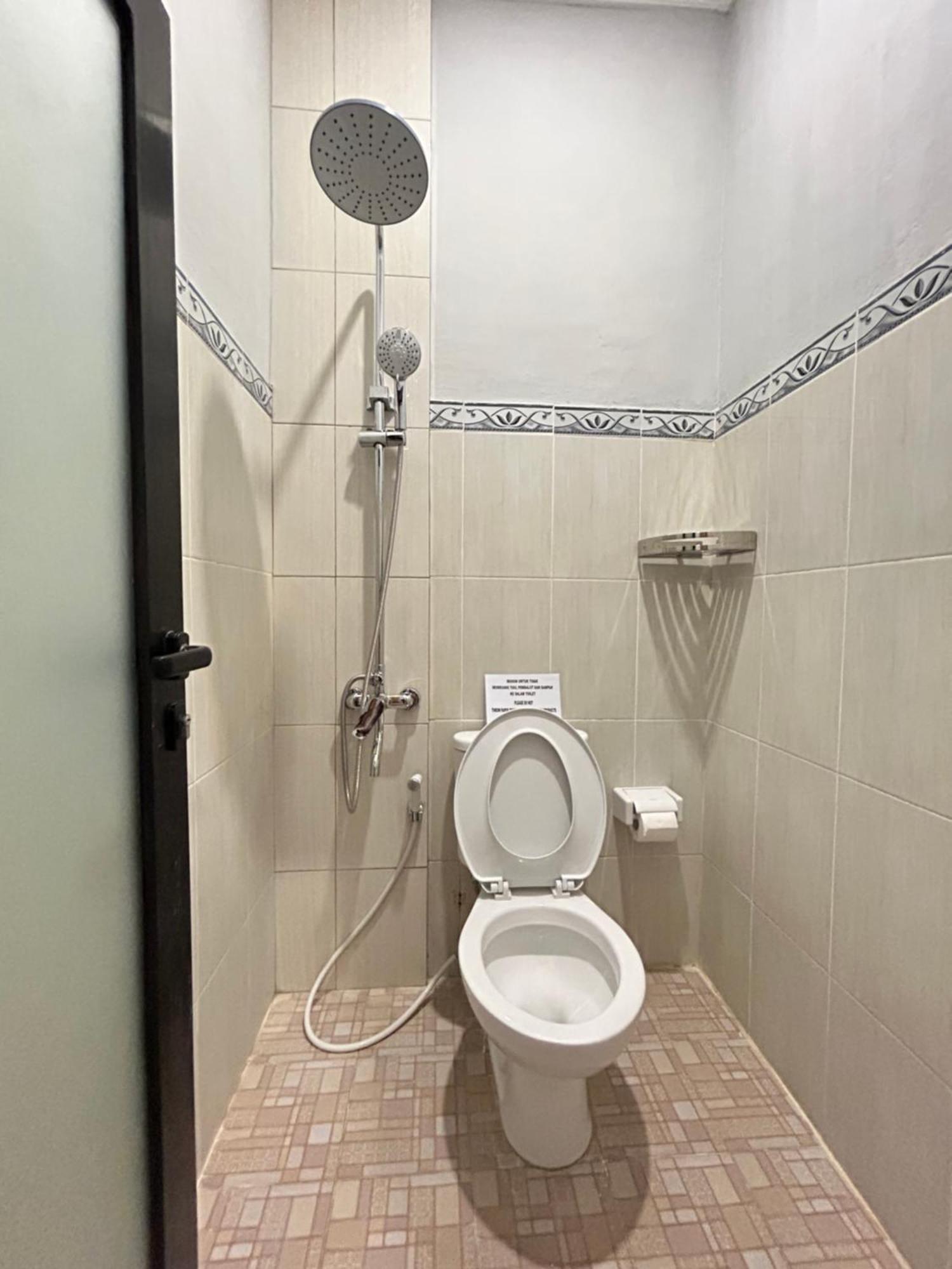 Puspa Sumekar Wisma tamu *