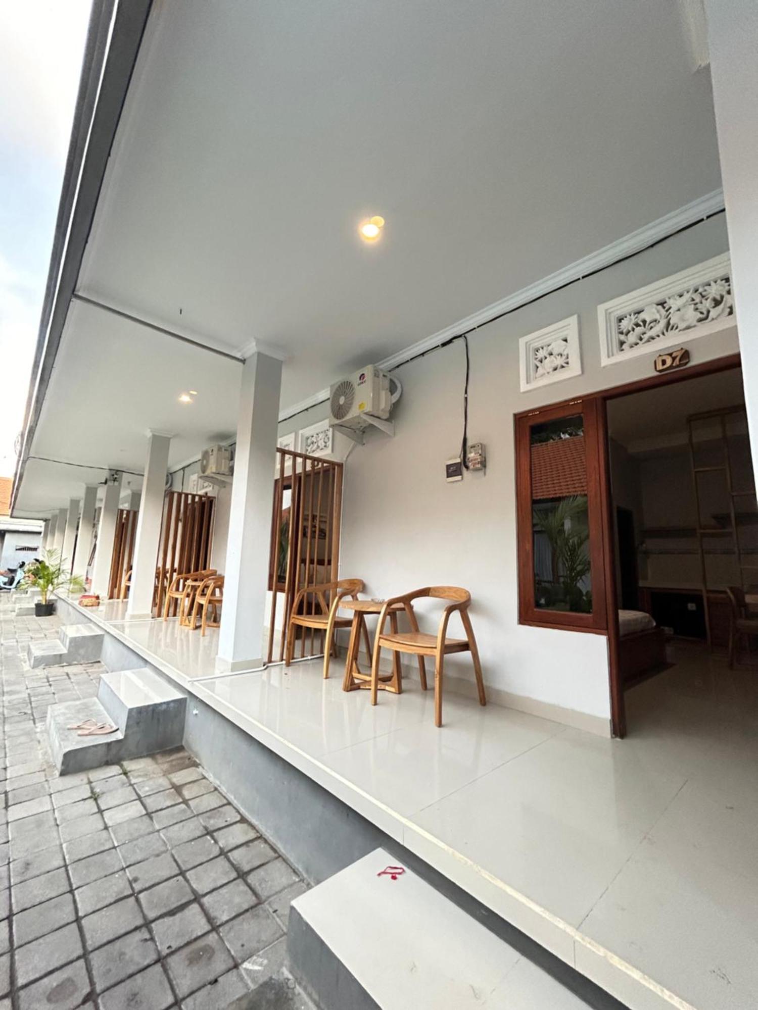 Wisma tamu Puspa Sumekar *